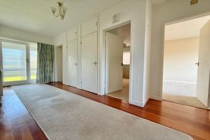 Entrance Hallway- click for photo gallery